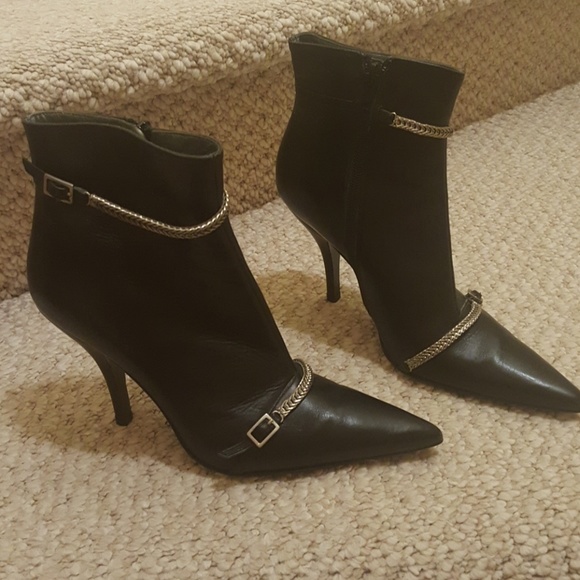 BCBG Max Azria black leather booties, size 7 1/2 B - Picture 4 of 4